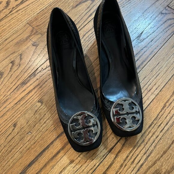 Tory Burch black suede  size 8 heels - Picture 1 of 3